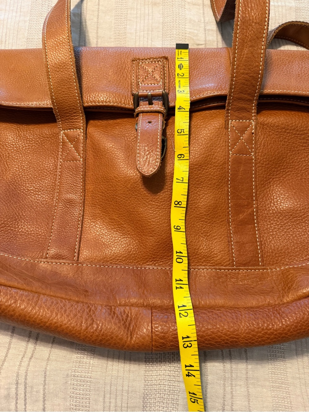 Vintage L.L. Bean pebble-grain leather tote bag features a fold-over top closure - Picture 14 of 16